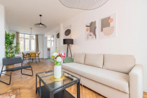 Charming through-apartment renovated and equipped!